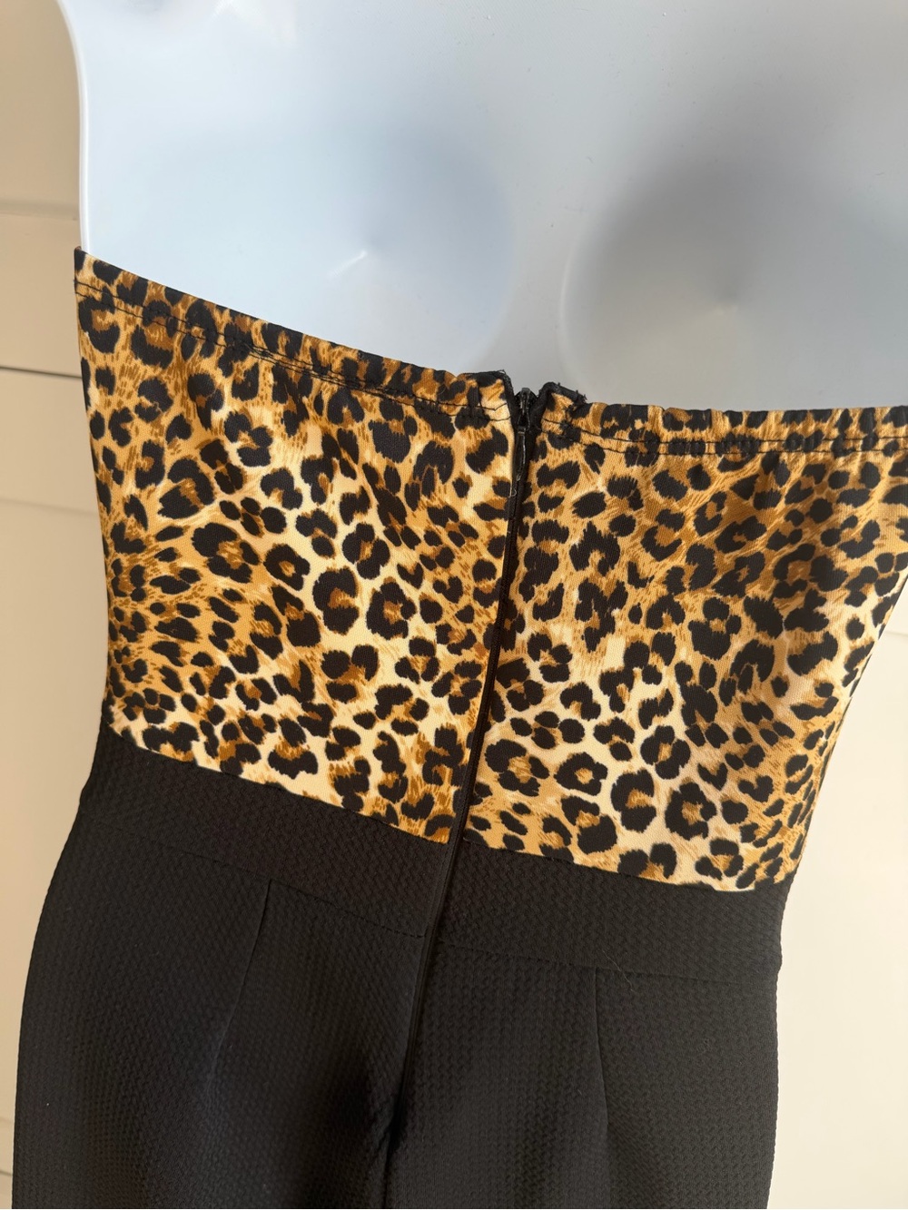 love J Leopard Bustier with Black Trousers and Gold Accent size L - Picture 8 of 11